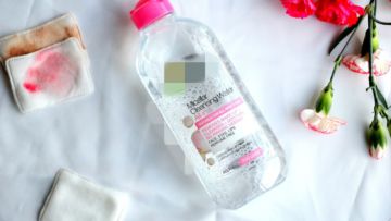 Micellar Water, Cairan Pembersih Wajah Super Praktis yang Lagi Hits. Aman Nggak Sih?