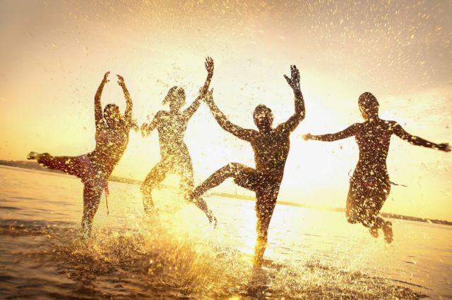 Persahabatan yang Tak Gampang Tergoyahkan 5 bermain bersama