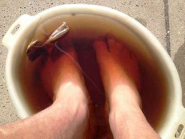 6 Bahan Rendaman Alami untuk Atasi Bau Kaki. Meski Buka Sepatu, Tetap Kering dan Wangi