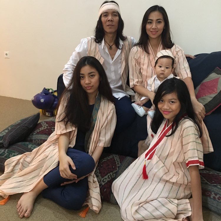 6 Cewek Ini Cantiknya Nurun Banget dari Sang Ibu. Bukti Bahwa Buah Jatuh Memang Nggak Jauh dari Pohonnya