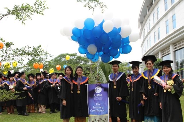 Raup Untung Lewat 12 Jenis Usaha yang Laris Manis Saat Wisuda. Lumayan Buat Tambah Uang Jajan