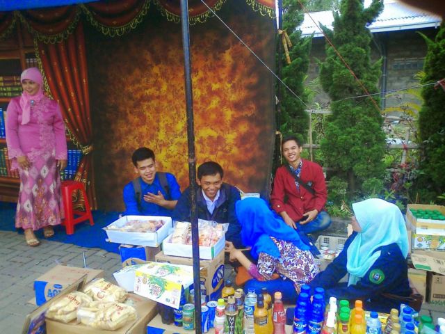 Raup Untung Lewat 12 Jenis Usaha yang Laris Manis Saat Wisuda. Lumayan Buat Tambah Uang Jajan
