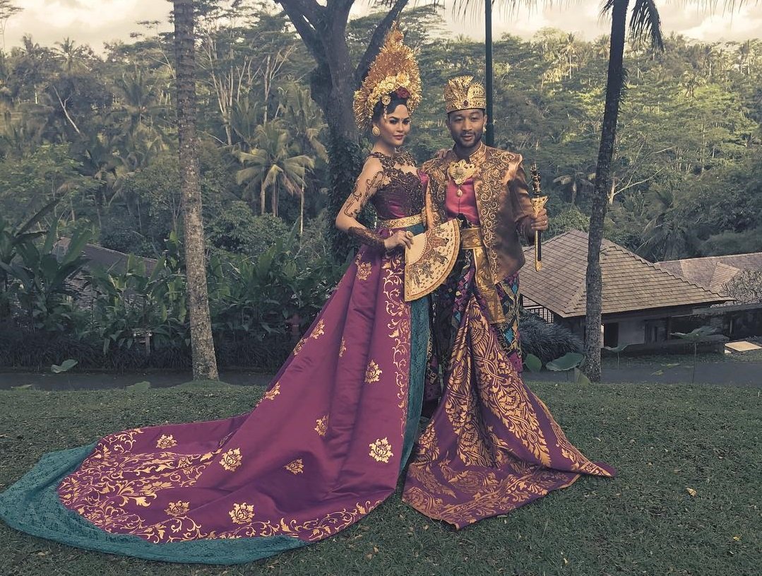 John Legend dan Keluarga Berlibur ke Bali, Lihat deh Foto-Foto Kebahagiaan Keluarga Ini!