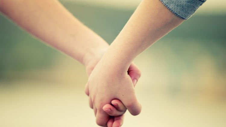 Definisi Cinta yang Sulit Diartikan
