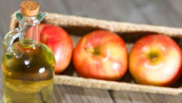 7 Manfaat Cuka Apel untuk Kulit Wajah. Jerawat Hingga Kerutan Punah!