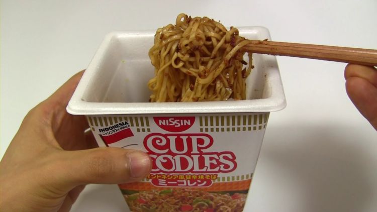 Awas!!! Ternyata Mie Instan Mengandung Lilin yang Berbahaya Bagi Kesehatan. Jangan Sering-sering Mengonsumsinya Ya Guys!