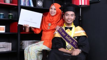 12 Inspirasi Outfit Pendamping ke Wisuda Pacar