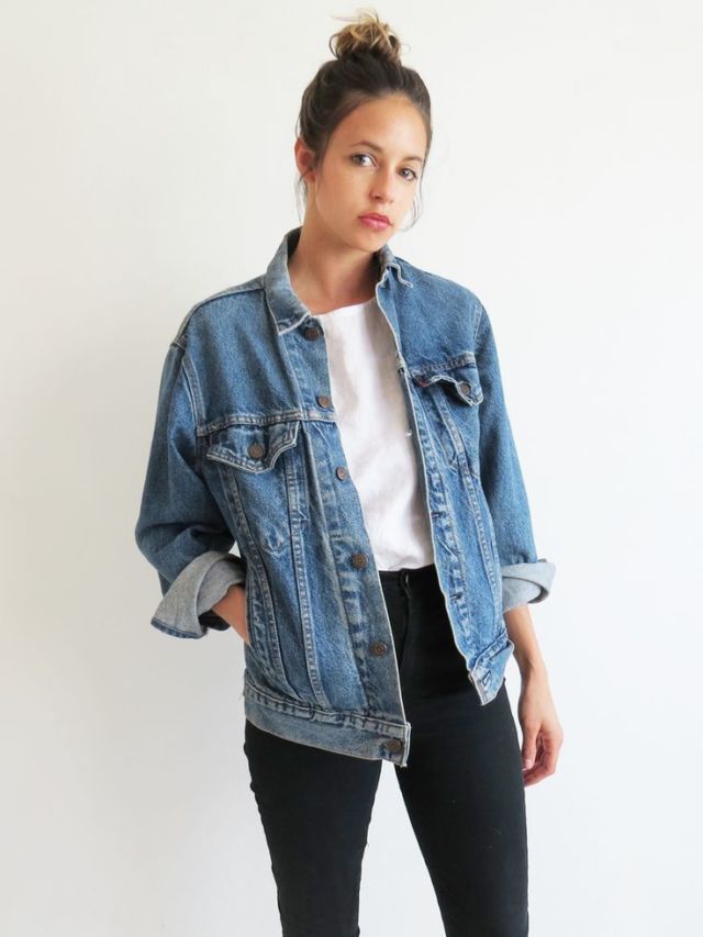 Yang Kegedean Makin Menawan, 6 Inspirasi Outfit Oversized Ini Layak Jadi Perhatian