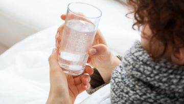 12 Rahasia Manfaat Minum Air Hangat yang Jarang Diketahui Orang. Kamu Akan Tercengang