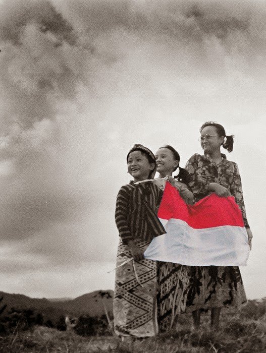 https://www.google.co.id/search?q=anak+hits+pamer+baju+mahal&tbm=isch&tbo=u&source=univ&sa=X&ved=0ahUKEwi128nwprPVAhVLO7wKHfaCBPUQsAQIJA&biw=1137&bih=505#imgrc=nayna30iWk4cqM: