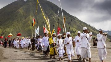 Upacara Yadnya Kasada di Bromo Bakal Segera Digelar. Begini Tipsnya Kalau Kamu Datang ke Sana!
