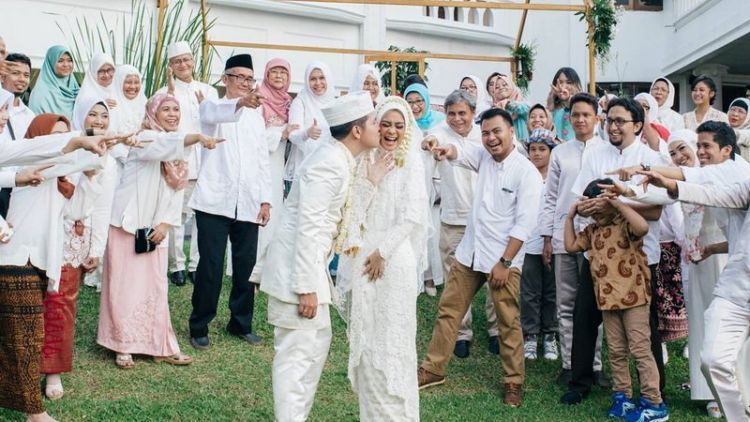 Biaya Menikah Nggak Selamanya Harus Ditanggung Cowok. Relaks, ini Cuma Soal Saling Pengertian Kok