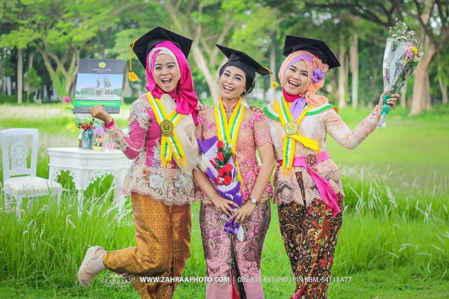 13 Inspirasi Spot Outdoor untuk Foto Wisuda. Biar Lebih Berkesan dan Hasilnya Tetap Istimewa