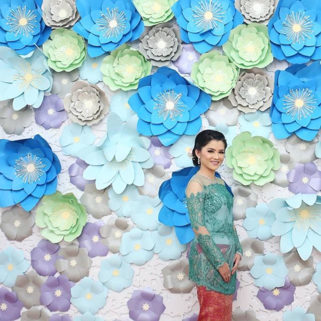 Tren Bunga Kertas untuk Backdrop Lamaran atau Pelaminan yang Manis Banget! Simak 15 Inspirasinya