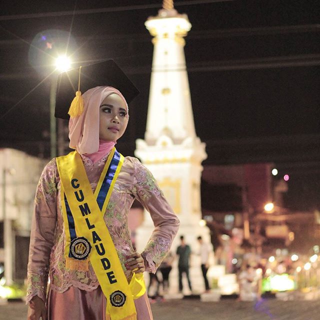 13 Inspirasi Spot Outdoor untuk Foto Wisuda. Biar Lebih Berkesan dan Hasilnya Tetap Istimewa