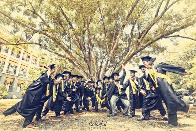 13 Inspirasi Spot Outdoor untuk Foto Wisuda. Biar Lebih Berkesan dan Hasilnya Tetap Istimewa