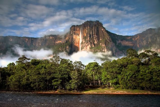 Guys, Ini 15 Negara yang Paling Berbahaya Dikunjungi Buat Traveling. Pikir Lagi Deh Kalau Mau ke Sana!