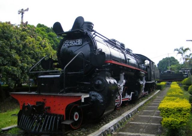 salah satu kereta lama yang ada di musium