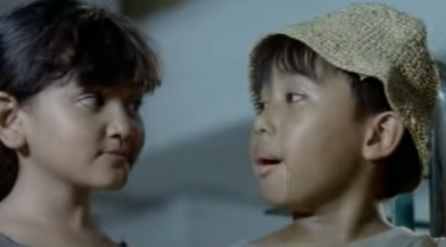 Joshua Suherman dan Mega Utami dalam film Joshua Oh Joshua.