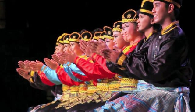 Pagelaran Saman 10.001 Penari Pecahkan Rekor MURI! Kamu Harus Tahu Filosofi Mendalam dari Tarian Ini