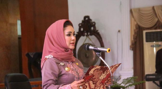 Wali Kota Tegal yang Mantan Ratu Kecantikan Kena OTT KPK. Makanya Lihat Cewek Jangan Asal Cakep!