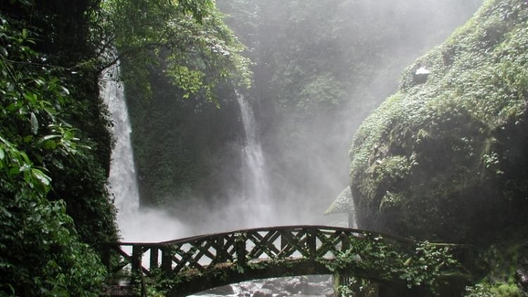 Serpihan Surga yang Jatuh di Manado