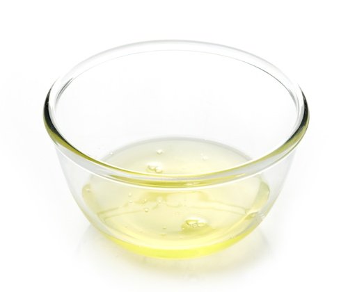 Bosan Sama Komedo yang Sering Datang dan Pergi? Usir dengan Bahan-Bahan Dapur Ini! 3 putih telur