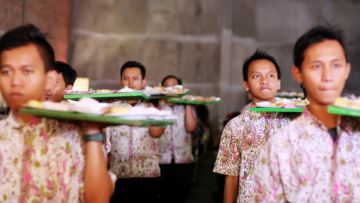 Enaknya Jadi Tamu Undangan di Pesta Pernikahan Piring Terbang, 4 Keuntungan Ini akan Kamu Dapatkan