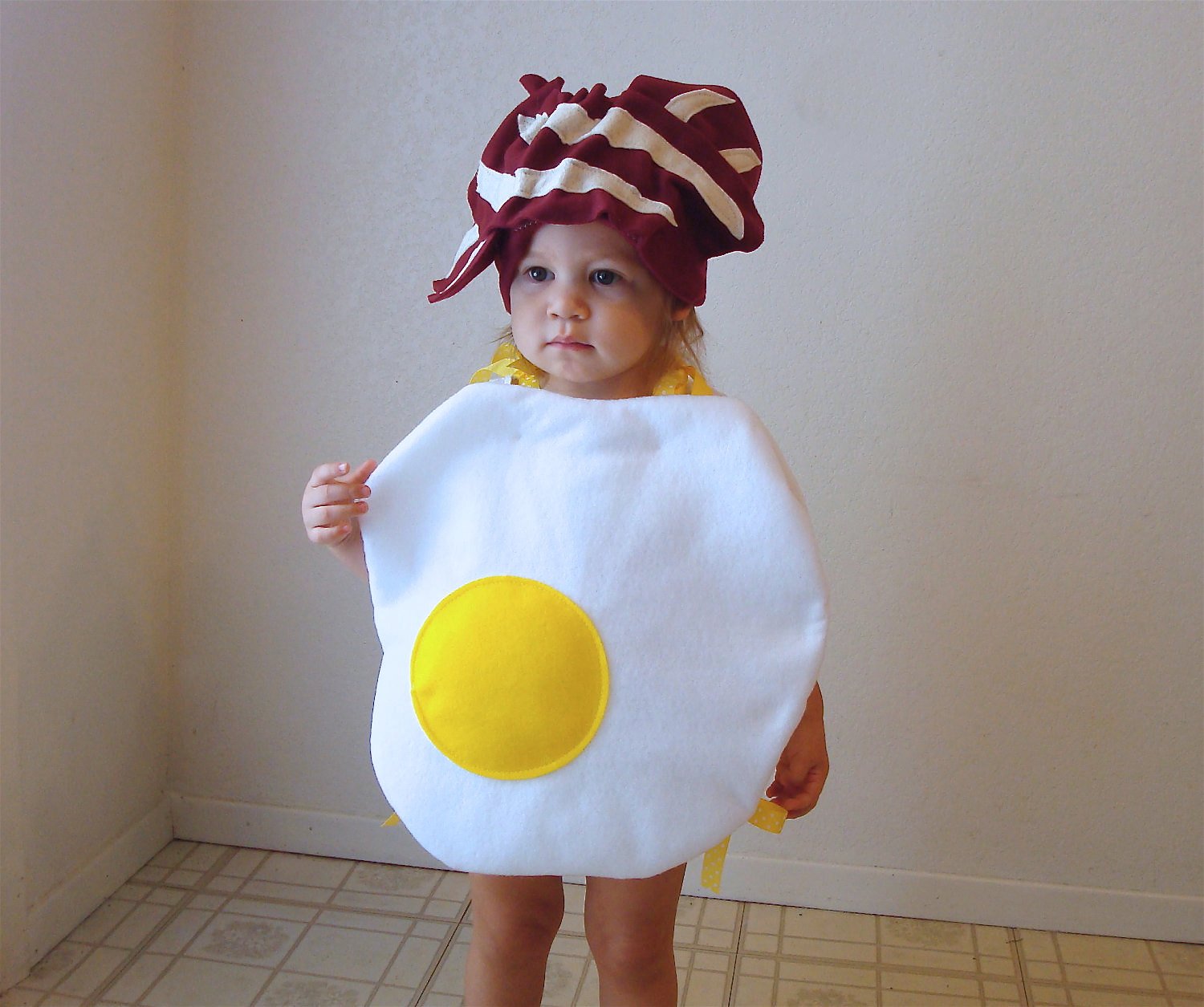 13 Parade Foto Bayi dengan Kostum yang Unik. Mulai 'Dilipat' dalam Sandwich Sampai Baju Monyet. Aih Lucu!