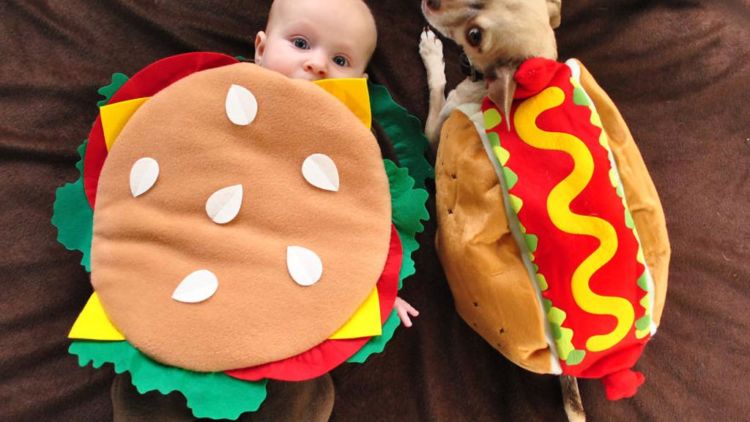 13 Parade Foto Bayi dengan Kostum yang Unik. Mulai ‘Dilipat’ dalam Sandwich Sampai Baju Monyet. Aih Lucu!