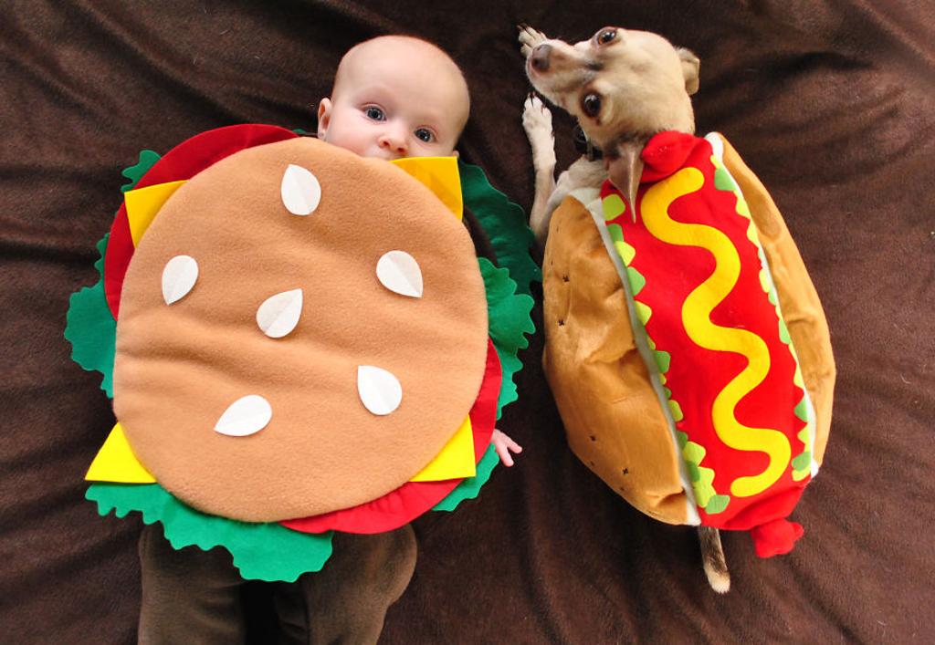 13 Parade Foto Bayi dengan Kostum yang Unik. Mulai 'Dilipat' dalam Sandwich Sampai Baju Monyet. Aih Lucu!
