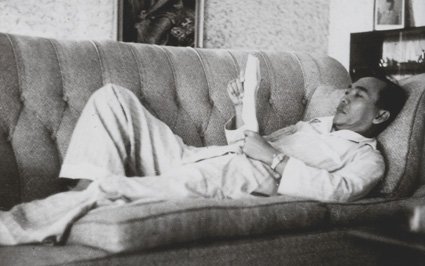 Bung Karno Membaca