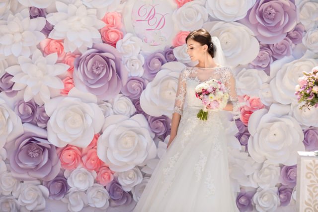 Tren Bunga Kertas untuk Backdrop Lamaran atau Pelaminan yang Manis Banget! Simak 15 Inspirasinya