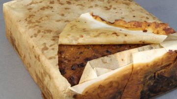 Penemuan Ini Buat Dunia Terpana, Kue Berusia 100 Tahun Ini Nggak Busuk dan Nyaris Layak Dimakan