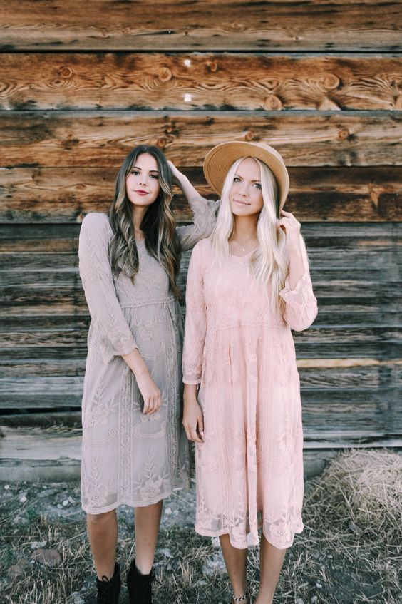 12 Inspirasi Loose Midi Dress untuk Acara Formal. Yang Satu Ini Jaminan Tidak Membentuk Lekuk Tubuh, Lho!