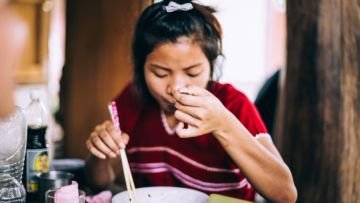 13 Penjelasan Kenapa Orang Asia Jauh Lebih Langsing Daripada Ras Lainnya, Bukan Genetik Doang