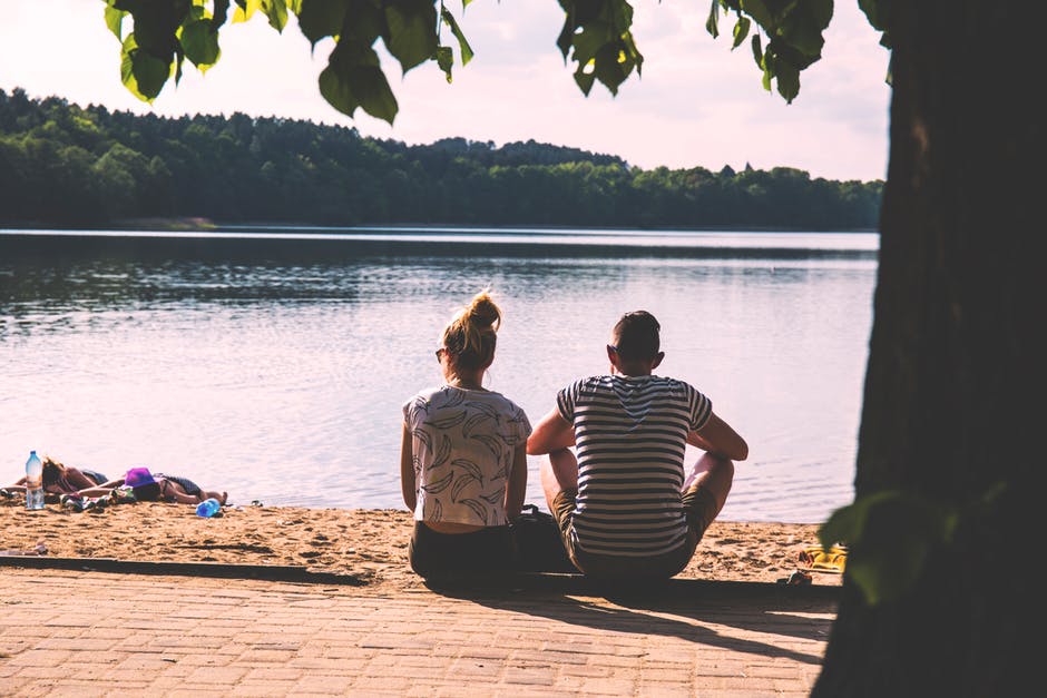 8 Cara Membuat Pasangan Bisa Mendengarkan Kata Hati Kita, Peka dengan Apa yang Kita Inginkan