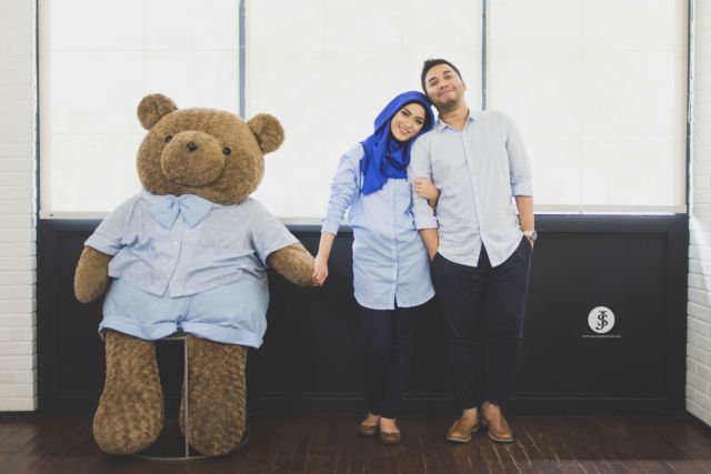Biar Hasil Foto Prewedding Lebih Manis dan Berkesan, 14 Properti Sederhana Ini Bisa Kalian Gunakan