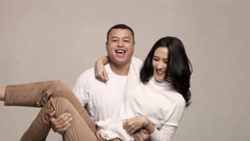 10 Inspirasi Prewedding Konsep Simpel Sambil Mengenakan Baju Kaos. Kalau Bisa Nyaman, Kenapa Harus yang Ribet?