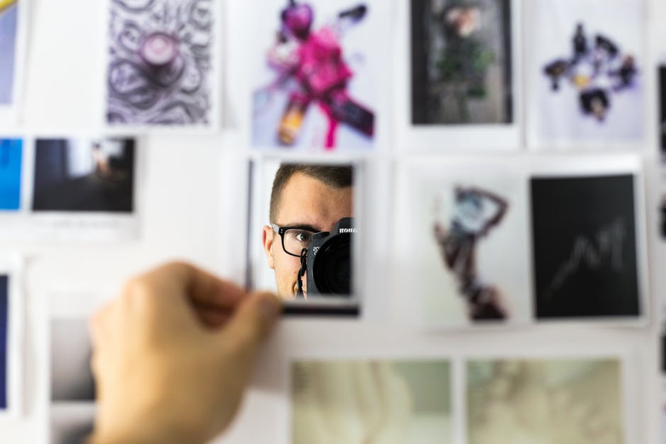 5 Alasan Kenapa Keseringan Unggah Foto Selfie Itu Bisa Membuatmu Pelan-pelan Dijauhi