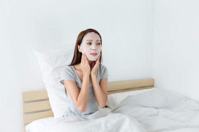 Kenalan Lebih Jauh Sama Sheet Mask, Masker Asal Korea 'Tinggal Tempel' yang Bikin Wajah Jadi Flawless