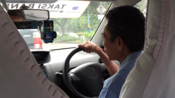 Video Sopir Taksi Belajar Bahasa Inggris Ini Layak Viral. Pelajaran Berharga Buat Anak Muda!