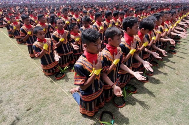 Pagelaran Saman 10.001 Penari Pecahkan Rekor MURI! Kamu Harus Tahu Filosofi Mendalam dari Tarian Ini