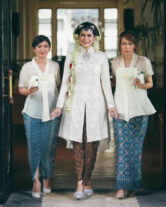 20 Inspirasi Model Kebaya Putih untuk Akad Nikah Demi 20 Inspirasi Model Kebaya Putih untuk Akad Nikah Demi
