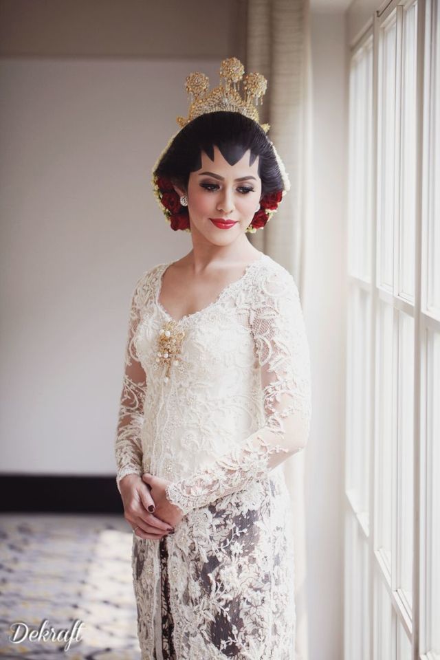 20 Inspirasi Model Kebaya  Putih  untuk Akad  Nikah  Demi 