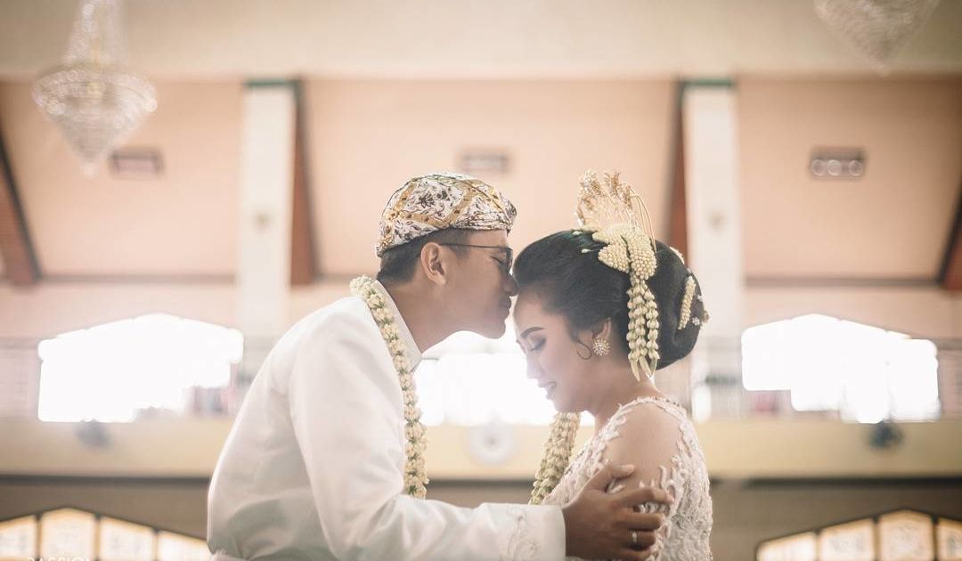 Nikah Dulu Baru Pacaran, Karena Pacaran yang Halal Itu Jauh Lebih Menyenangkan!