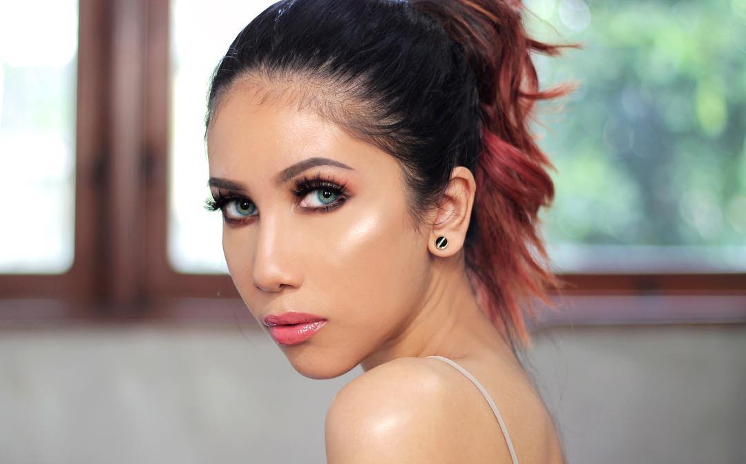 Kenal Lebih Dekat dengan Suhay Salim; Beauty Vlogger Kocak Idola Generasi Milenial