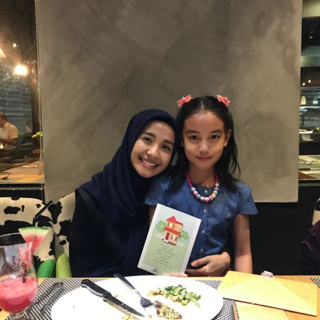 Kisah Singkat Namun Hebat Perjalanan Cinta Bella-Emran. Hanya Butuh 6 Bulan Sampai ke Pelaminan
