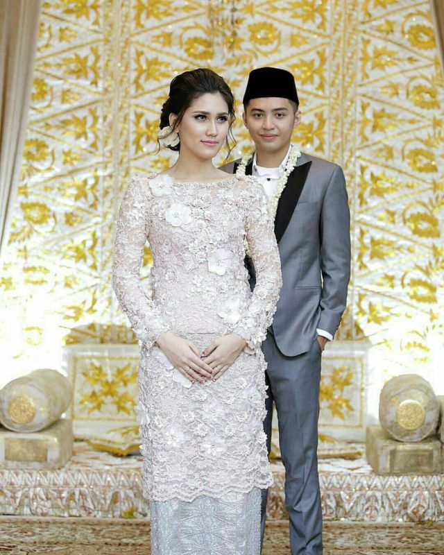 20 Inspirasi Model Kebaya Putih untuk Akad Nikah Demi 