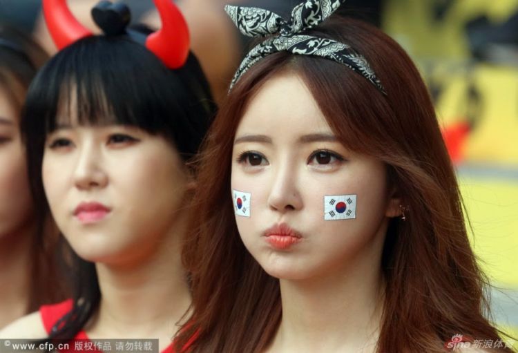 6 Hal Ajaib Tapi Lucu yang Sering Dilakukan Para Pejuang LDR Saat Menghadapi Rindu